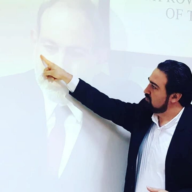 Bədən dili üzrə mütəxəssis məşhur fotonu şərh etdi — EKSKLÜZİV