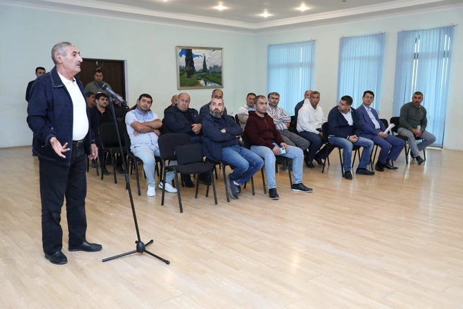 Açıq mikrofonda Zirə qəsəbəsi sahibkarlarının müraciətləri qeydə alındı — FOTO