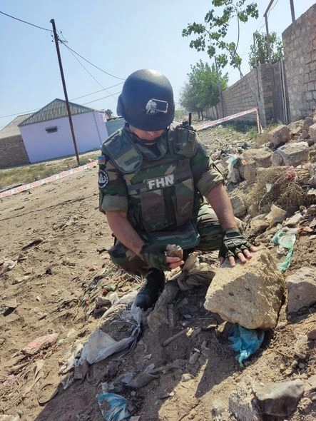 Bakıda qumbara aşkarlanıb — FOTO/VİDEO Bakıda qumbara aşkarlanıb — FOTO/VİDEO