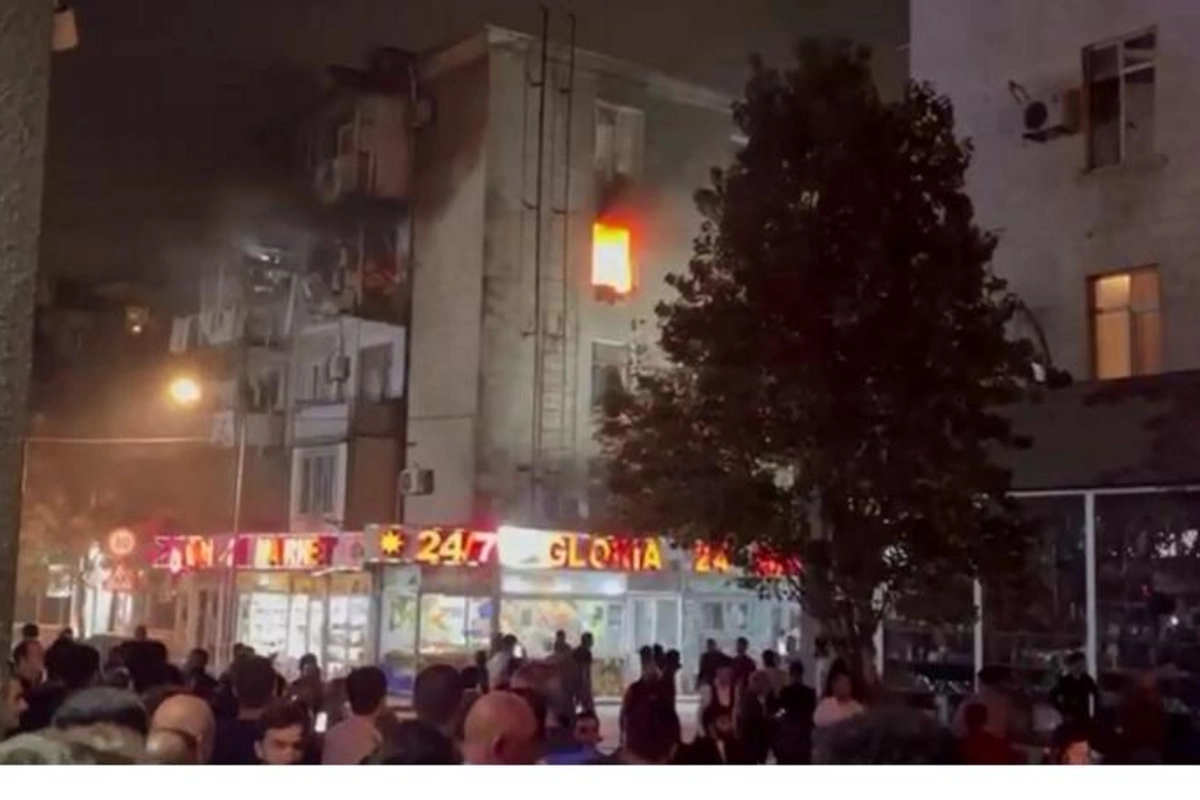 Bakıda güclü partlayışdan sonra yanğın başladı — VİDEO