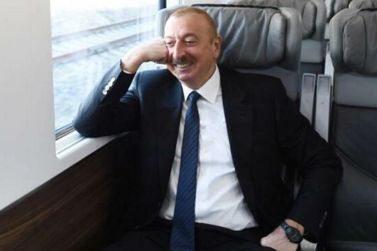 Piterdə liderlər bu maşınla gəldi, Əliyevdən başqa...
