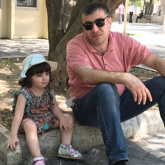 Dostunu bıçaqladı, həyat yoldaşı onu tərk etdi: Meyxana kralını hönkür-hönkür ağladan nə idi? — FOTO