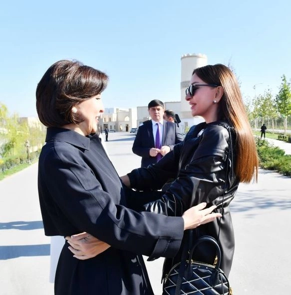 Mehriban Əliyeva “Əbədi şəhər” tarixi-etnoqrafik kompleksi ilə tanış olub — FOTO