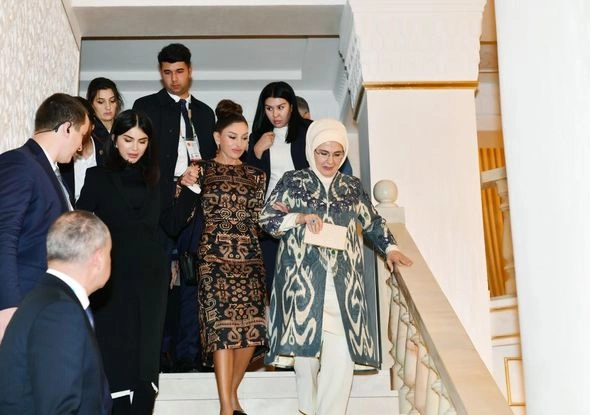 Mehriban Əliyeva Səmərqənddə “Lazgi” adlı baletə baxıb — FOTOLAR
