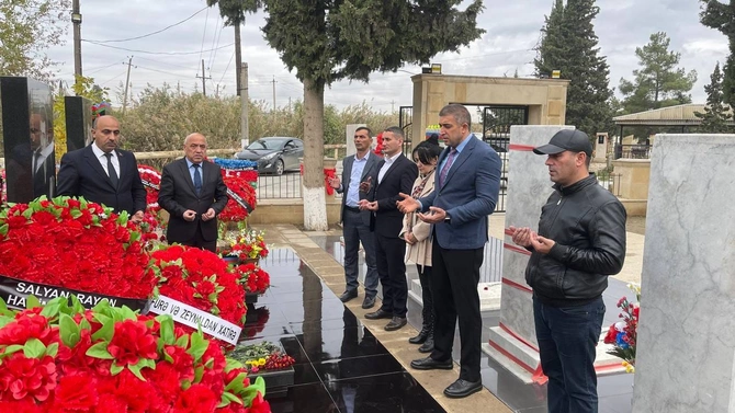 Salyanda şəhid İnqilab Qədirbəylinin xatirəsi anıldı — FOTOLAR Salyanda şəhid İnqilab Qədirbəylinin xatirəsi anıldı — FOTOLAR