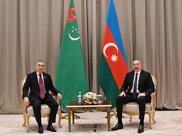 İlham Əliyev Səmərqənddə Qurbanqulu Berdiməhəmmədovla görüşüb — YENİLƏNİB (FOTO)