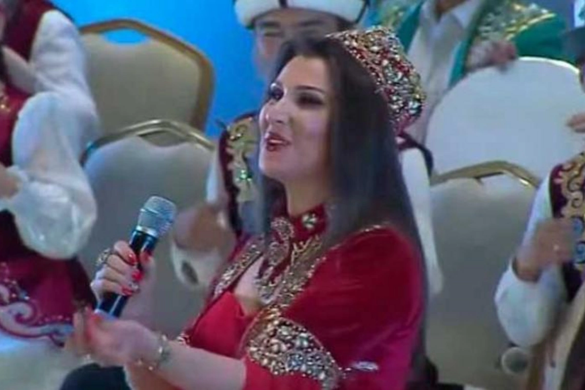 Xalq artisti Prezidentlər qarşısında Şuşanın dağlarını oxudu — VİDEO