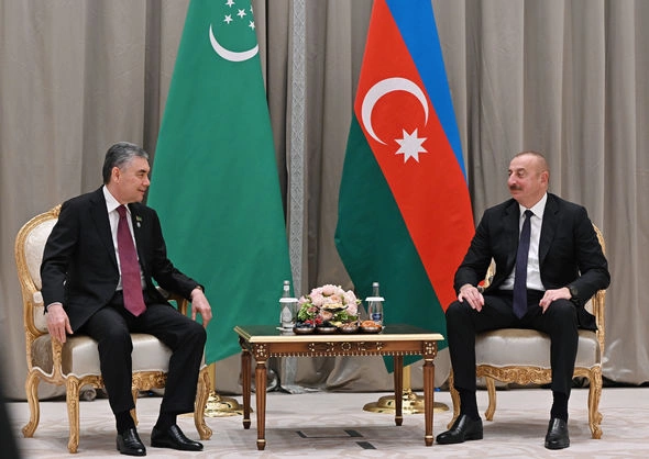 İlham Əliyev Səmərqənddə Qurbanqulu Berdiməhəmmədovla görüşüb — YENİLƏNİB (FOTO)