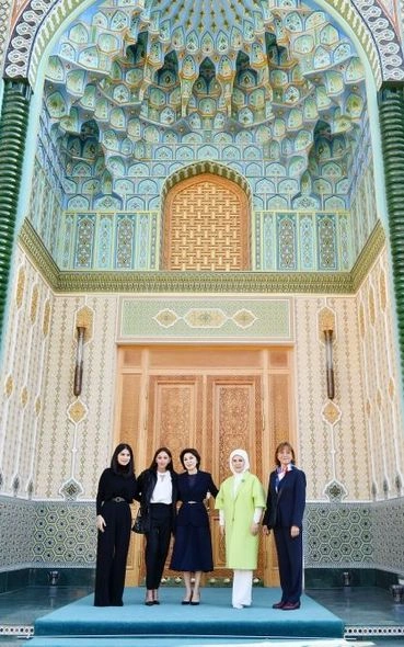 Mehriban Əliyeva “Əbədi şəhər” tarixi-etnoqrafik kompleksi ilə tanış olub — FOTO