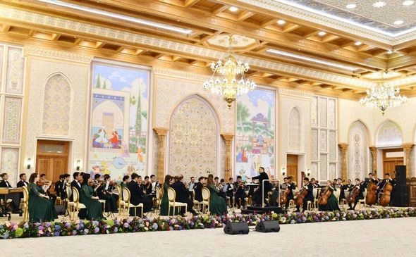 Mehriban Əliyeva Səmərqənddə təşkil olunan naharda iştirak edib — FOTO Mehriban Əliyeva Səmərqənddə təşkil olunan naharda iştirak edib — FOTO