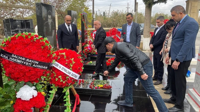 Salyanda şəhid İnqilab Qədirbəylinin xatirəsi anıldı — FOTOLAR Salyanda şəhid İnqilab Qədirbəylinin xatirəsi anıldı — FOTOLAR