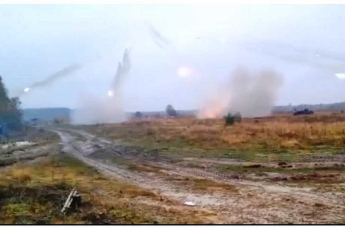 Ukrayna Xersondan çəkilən Rusiya qoşunlarını atəşə tutdu — ANBAAN VİDEO