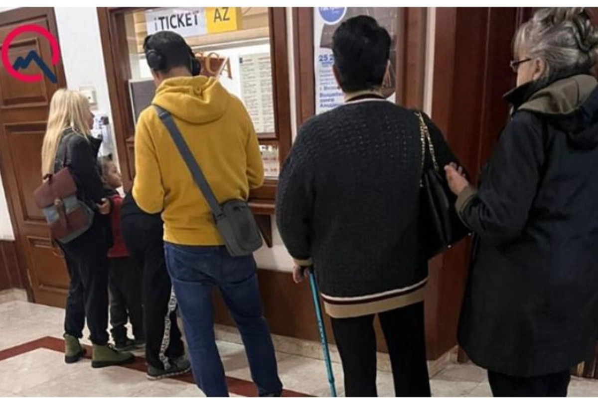 Azərbaycanın Ukraynadakı səfiri əsa ilə görüntüləndi — FOTO