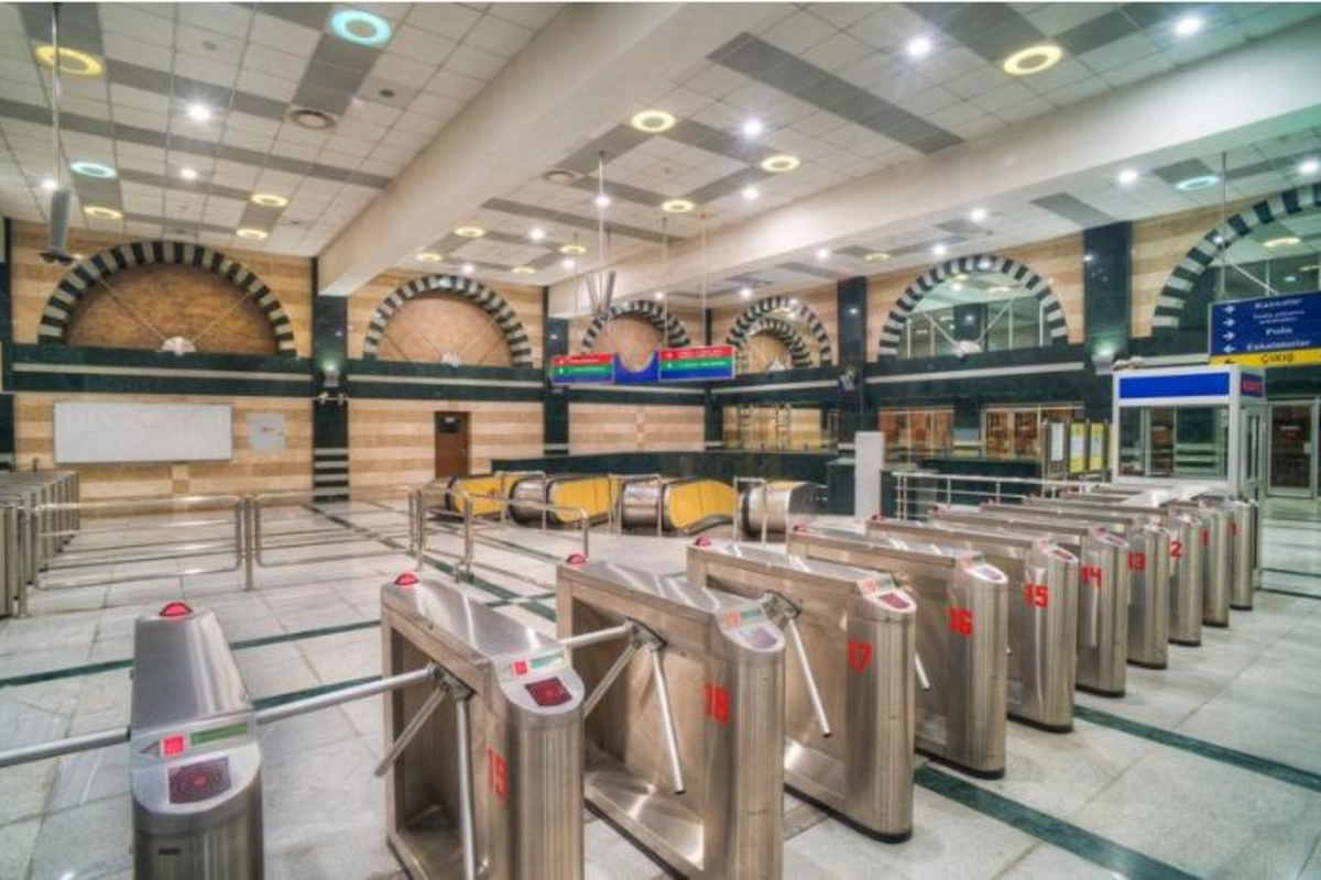 Prezident Bakı Metropoliteninin əməkdaşlarını təltif edib