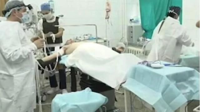 Partlamamış qumbara rus əsgərinin sinəsində ilişib qaldı — FOTO