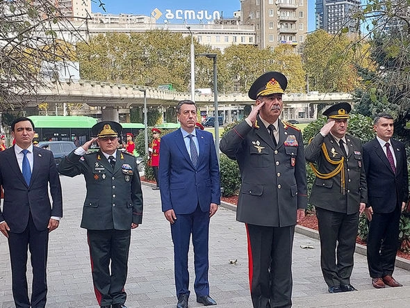 Müdafiə naziri Gürcüstanın Baş naziri ilə görüşüb — FOTO