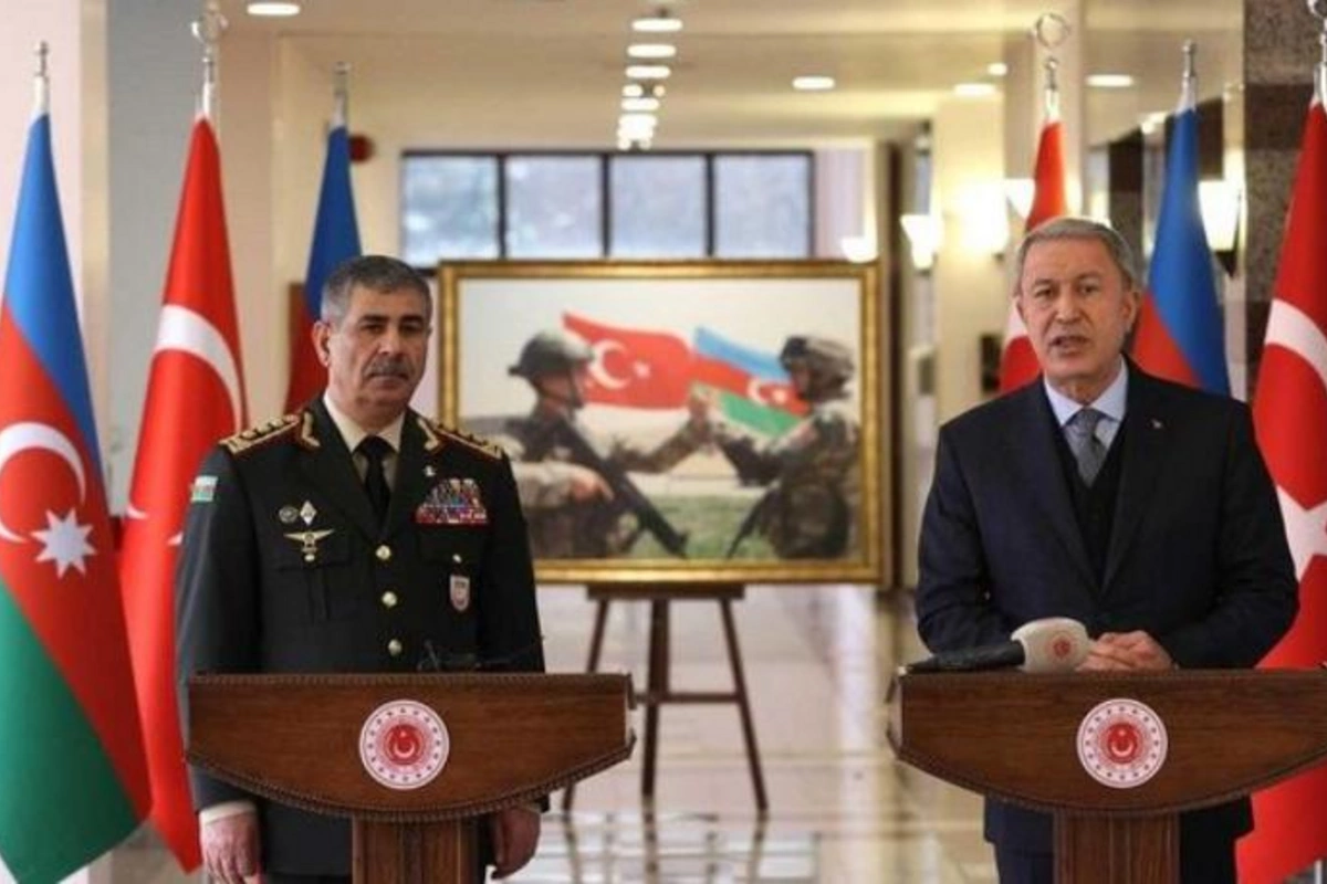 Azərbaycanın müdafiə naziri türkiyəli həmkarına başsağlığı verib