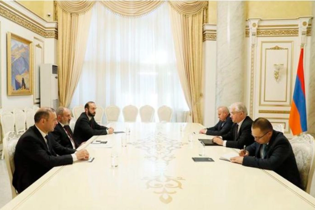 Paşinyan: “Sülh müqaviləsinin Rusiya variantı Bakı ilə danışıqlar üçün əsas ola bilər”