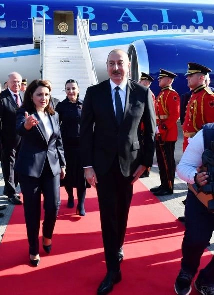 İlham Əliyev Albaniyaya dövlət səfərinə gedib — FOTO