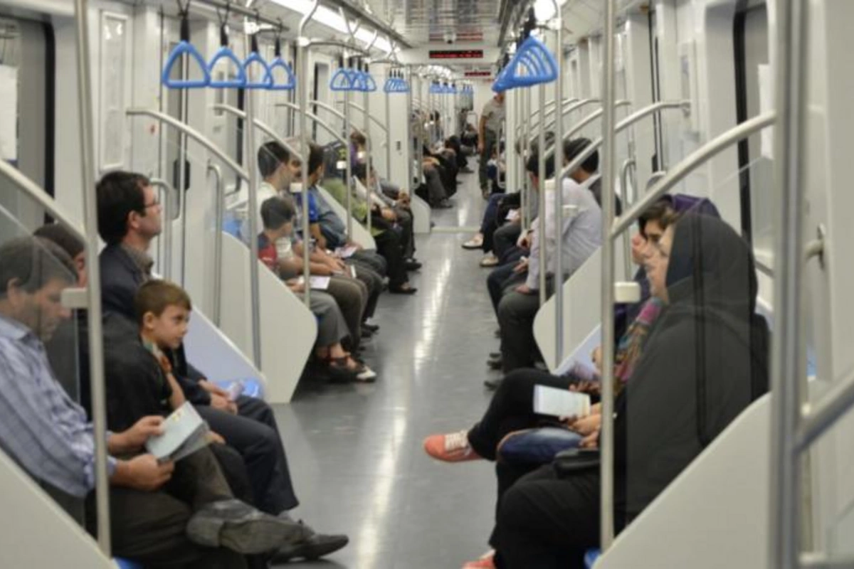 Tehranda etirazçılardan biri metroda yanğın törətməyə cəhd edib