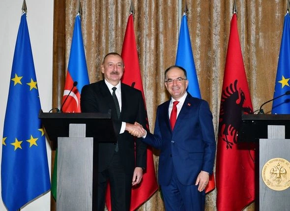Azərbaycan və Albaniya prezidentləri mətbuata bəyanatlarla çıxış ediblər — FOTO Azərbaycan və Albaniya prezidentləri mətbuata bəyanatlarla çıxış ediblər — FOTO