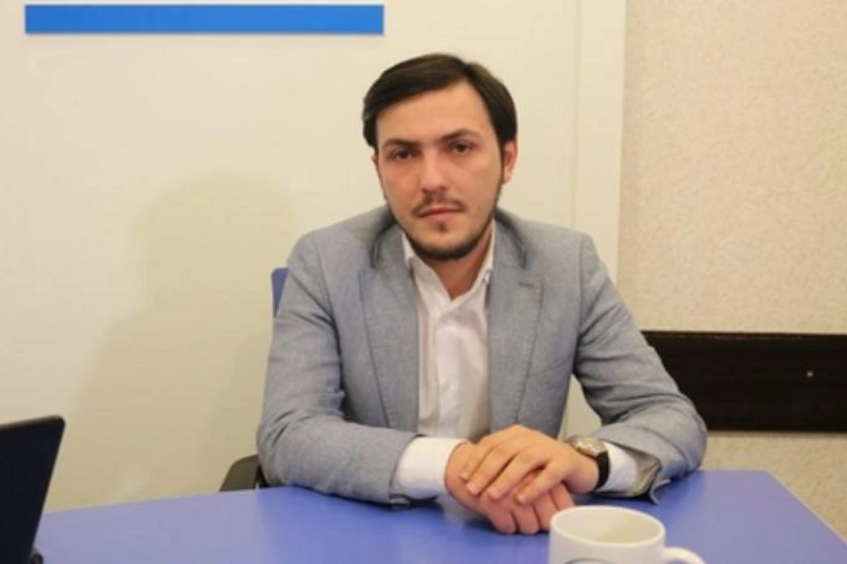 “Təcrübəsiz vaxtlarımda “Azercell” balansımdan kifayət qədər məbləğ silib” — Partiya sədri