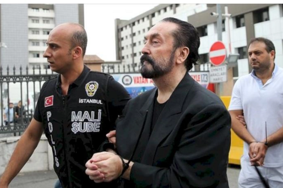 Adnan Oktara 891 il həbs cəzası verilib