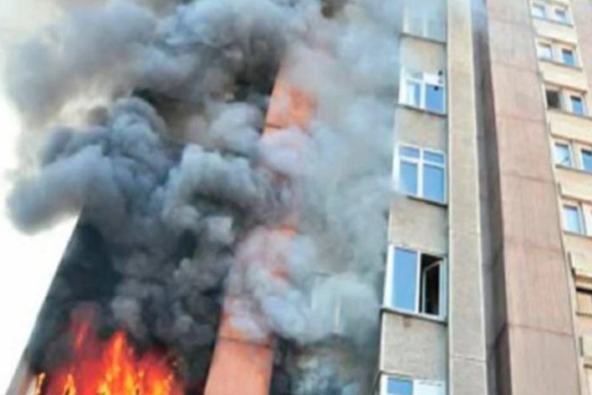 Bakıda yaşayış binasında baş vermiş yanğın söndürülüb — YENİLƏNİB (VİDEO)