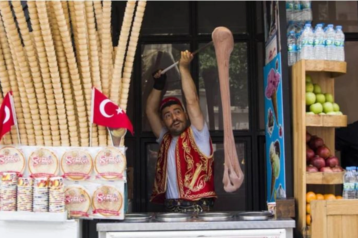 Maraş dondurması Türkiyənin bənzərsiz ləzzətləri arasında