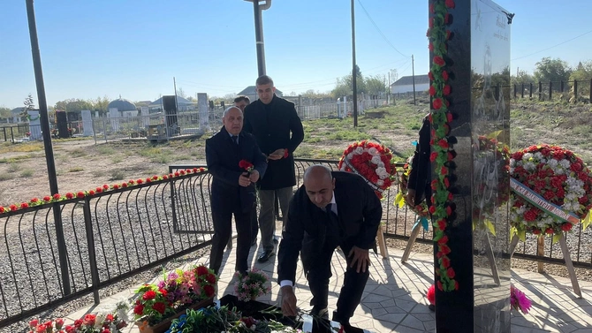 Salyanda Vətən müharibəsi şəhidi Əlisahib Ələkbərov anılıb — FOTO Salyanda Vətən müharibəsi şəhidi Əlisahib Ələkbərov anılıb — FOTO