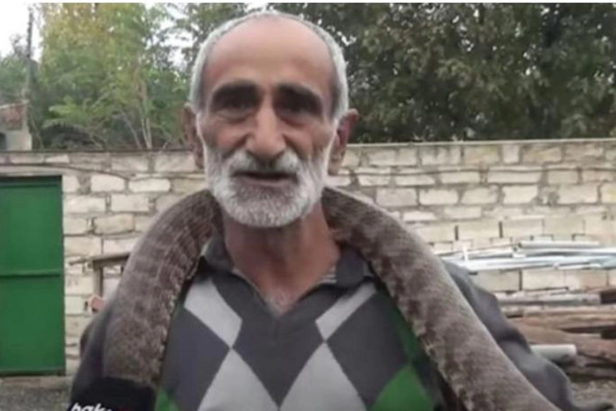 İlanları qoynunda bəsləyən Mirhəsən kişi — VİDEO