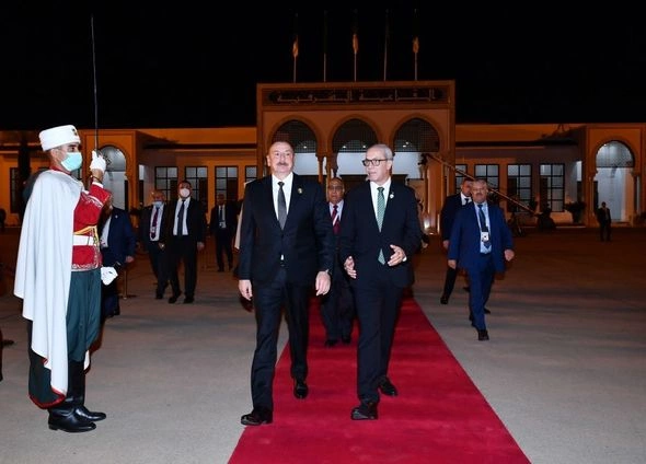 İlham Əliyevin Əlcəzairə səfəri başa çatıb — FOTO