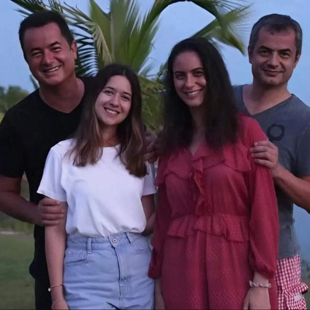 Acunun hər kəsdən gizlətdiyi qardaşı görənləri heyrətləndirdi — FOTO