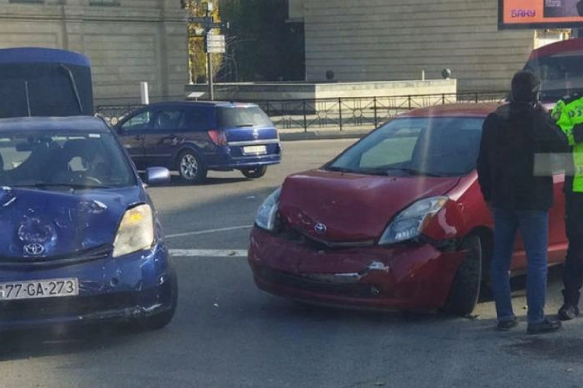 Bakıda “Prius”lar toqquşdu — FOTO