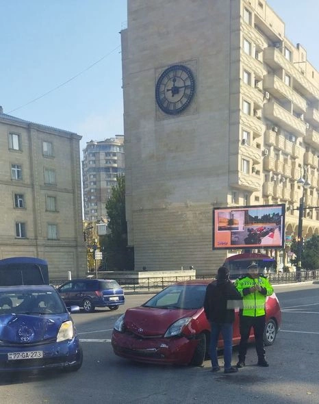 Bakıda “Prius”lar toqquşdu — FOTO Bakıda “Prius”lar toqquşdu — FOTO