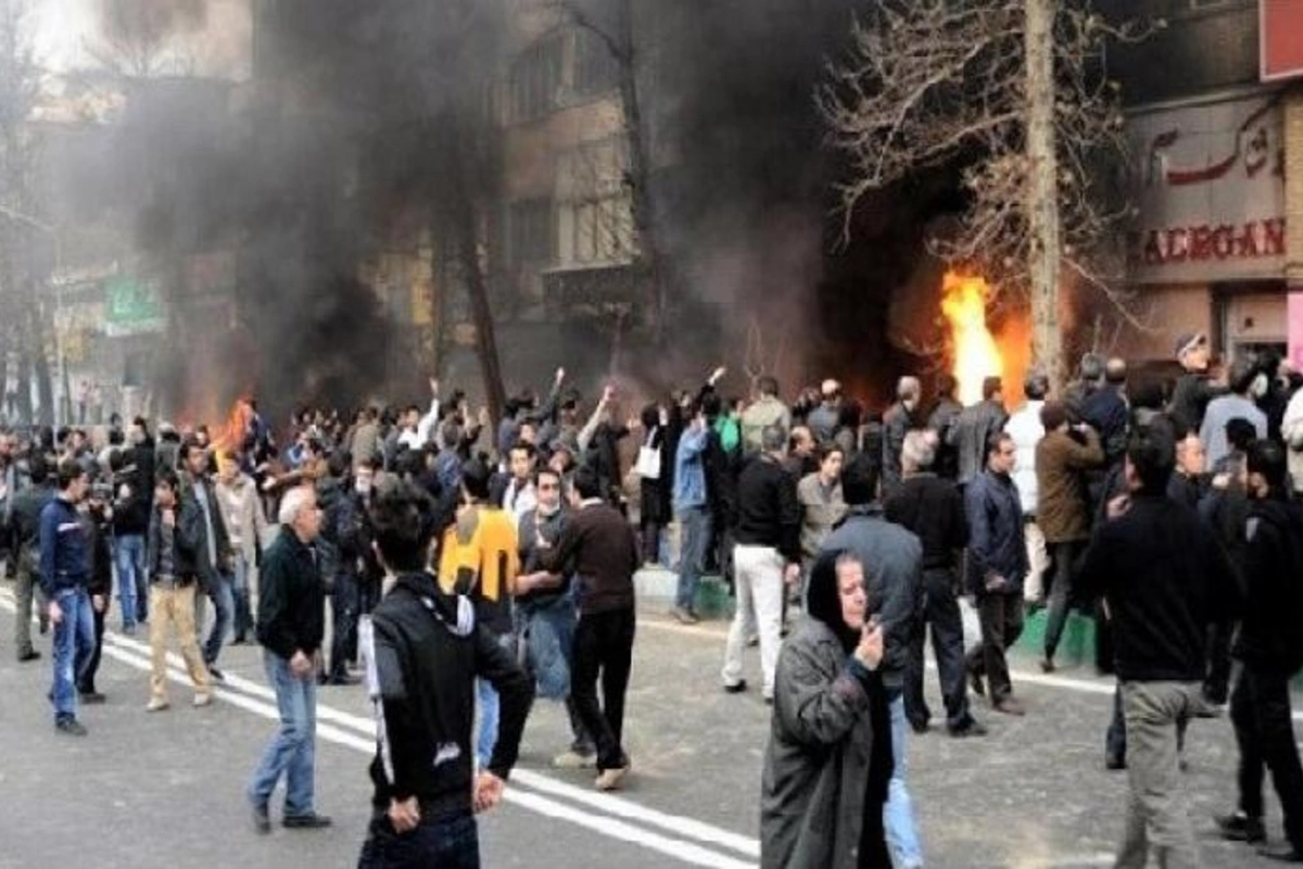 “İranda rejimin inqilab keşikçiləri çəkinmədən qətliamlar törədirlər” — VİDEO