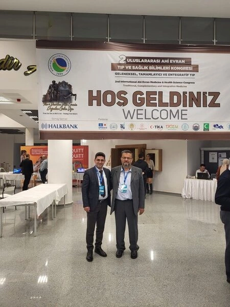Azərbaycanlı həkim ölkəmizi Türkiyədə belə TƏMSİL ETDİ — FOTO Azərbaycanlı həkim ölkəmizi Türkiyədə belə TƏMSİL ETDİ — FOTO