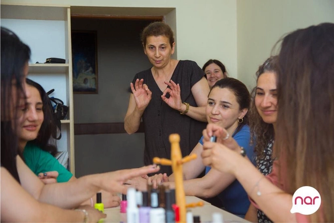 “Nar”ın eşitmə məhdudiyyətli şəxslər üçün peşə təlimlərinin ilk mərhələsi başa çatdı “Nar”ın eşitmə məhdudiyyətli şəxslər üçün peşə təlimlərinin ilk mərhələsi başa çatdı