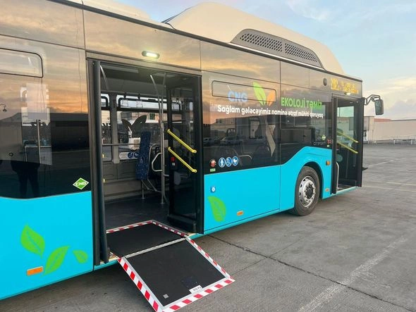 Bakıya 12 metrlik avtobuslar gətirildi — FOTO/VİDEO Bakıya 12 metrlik avtobuslar gətirildi — FOTO/VİDEO
