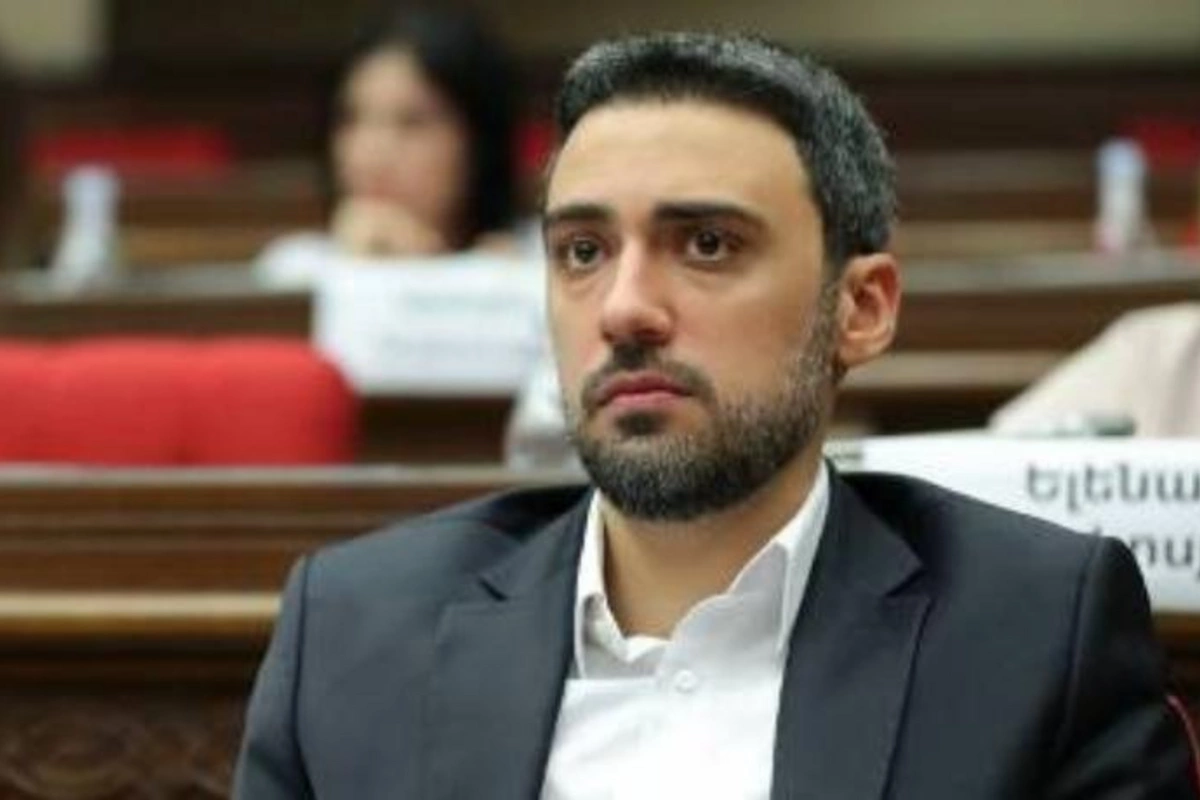 Ermənistanda deputat mandatından imtina edir