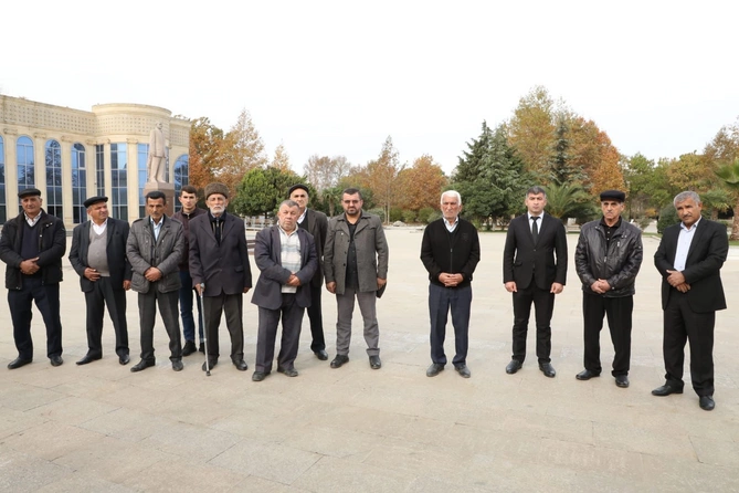 Masallı sakinləri “Açıq mikrofon”da müraciətlərini səsləndirdilər — FOTO Masallı sakinləri “Açıq mikrofon”da müraciətlərini səsləndirdilər — FOTO