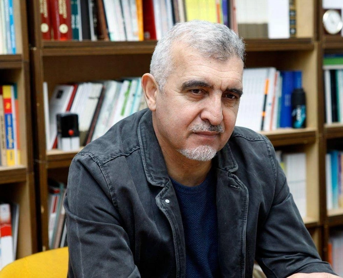 Şeirləri İrəvanda çap olunan şairlər danışdı: Erməni redaktora özüm göndərmişəm (FOTO) Şeirləri İrəvanda çap olunan şairlər danışdı: Erməni redaktora özüm göndərmişəm (FOTO)