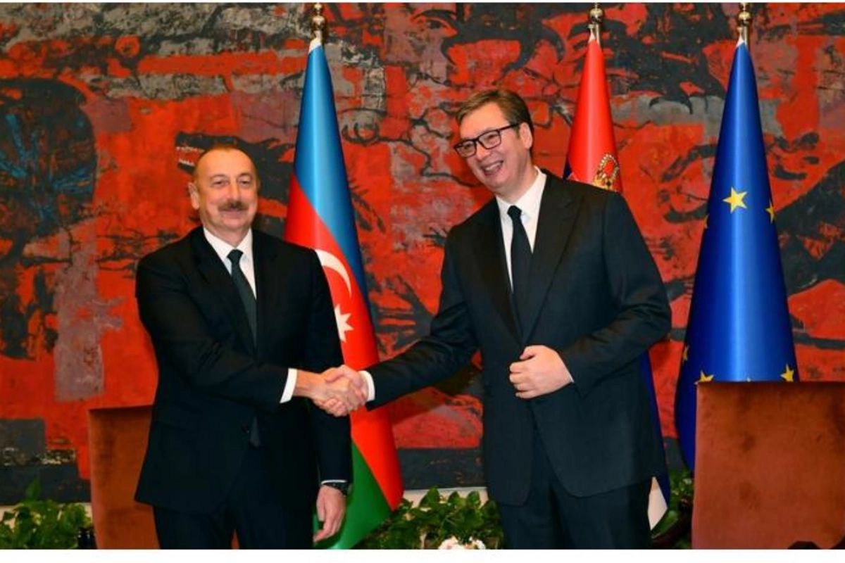 İlham Əliyev Belqraddakı Taşmaydan parkında Heydər Əliyevin və Milorad Paviçin abidələrini ziyarət edib