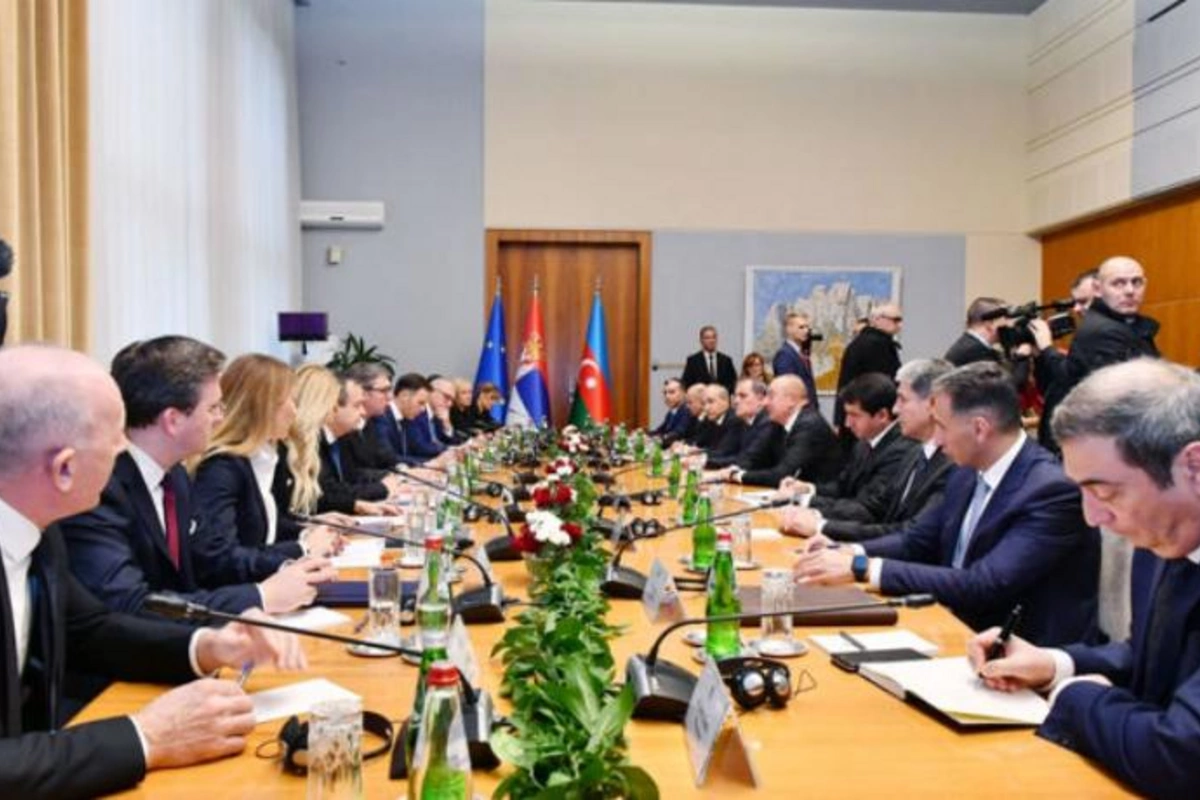 İlham Əliyevin Serbiya Prezidenti Aleksandar Vuçiç ilə geniş tərkibdə görüşü olub