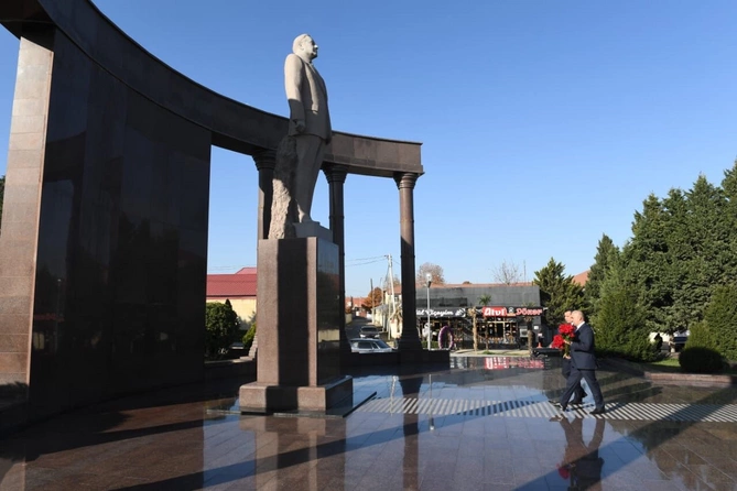 Azərişıq ASC-nin sədri Vüqar Əhmədov vətəndaşları qəbul etdi — FOTO Azərişıq ASC-nin sədri Vüqar Əhmədov vətəndaşları qəbul etdi — FOTO