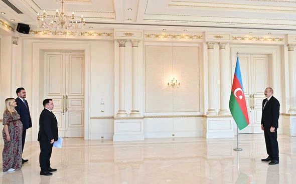 İlham Əliyev Moldovanın ölkəmizə yeni təyin olunan səfirini qəbul etdi — YENİLƏNİB (FOTO) İlham Əliyev Moldovanın ölkəmizə yeni təyin olunan səfirini qəbul etdi — YENİLƏNİB (FOTO)