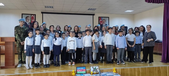 Daha bir məktəbdə “Şuşanın 270 anı” filmi nümayiş olundu — FOTOLAR Daha bir məktəbdə “Şuşanın 270 anı” filmi nümayiş olundu — FOTOLAR