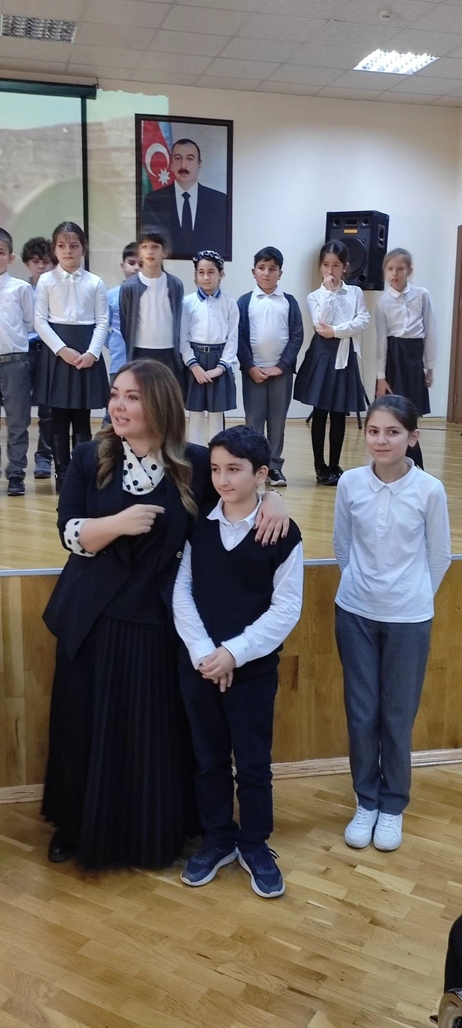 Daha bir məktəbdə “Şuşanın 270 anı” filmi nümayiş olundu — FOTOLAR Daha bir məktəbdə “Şuşanın 270 anı” filmi nümayiş olundu — FOTOLAR