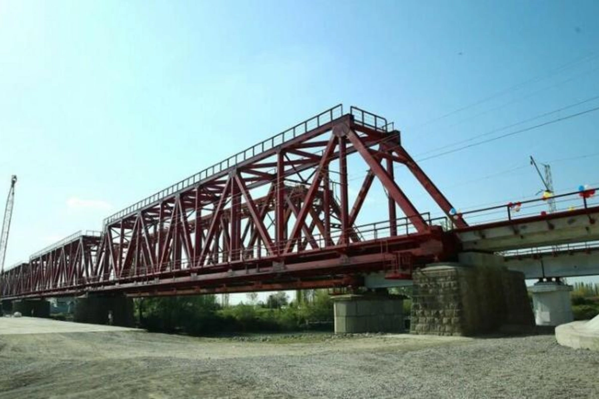 Azərbaycanın ən böyük dəmir yolu körpüsü tikilir