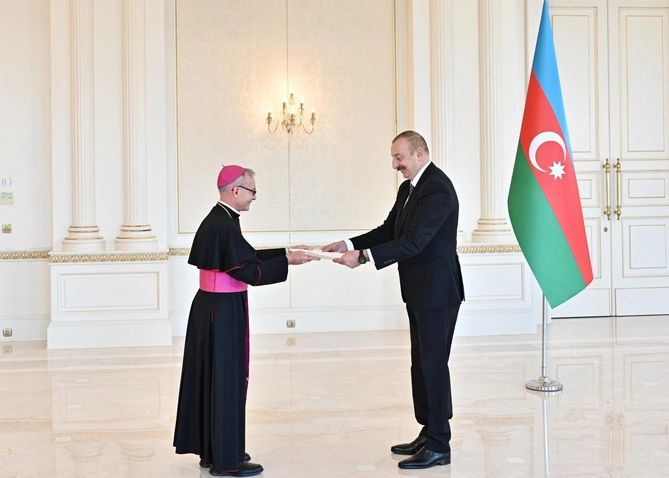 İlham Əliyev Vatikanın yeni səfirinin etimadnaməsini qəbul edib — FOTO